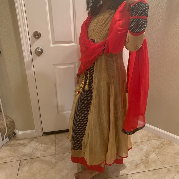 Long dress or anarkali - Picture 14 of 14